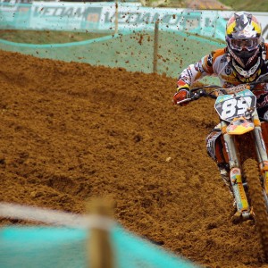 kaiyun官方-失控的皮囊，当申花的怒吼撞上国米的摔瓶，蓝黑与虹口的撕裂，当怒吼撞碎更衣室的寂静