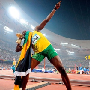 kaiyun官方-绿茵场上的神来之笔，当一粒中场吊射重新定义足球艺术，中场吊射天外飞仙，绿茵艺术震撼瞬间